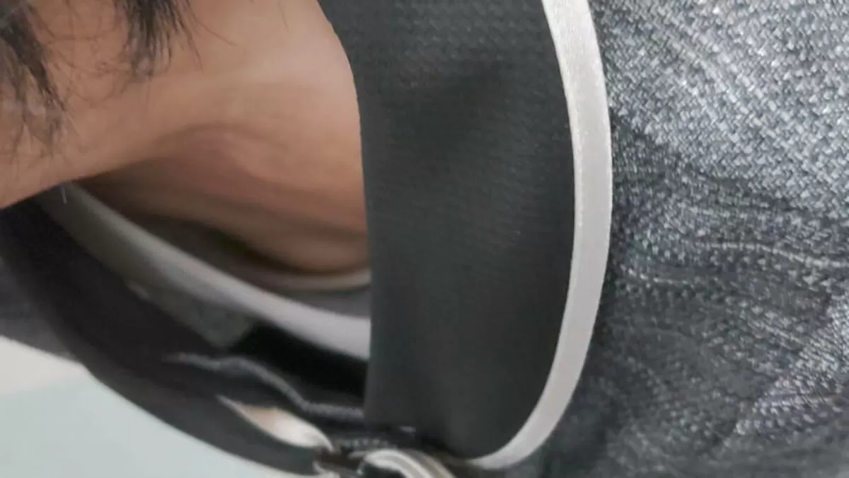 人妻胸チラエロ画像029