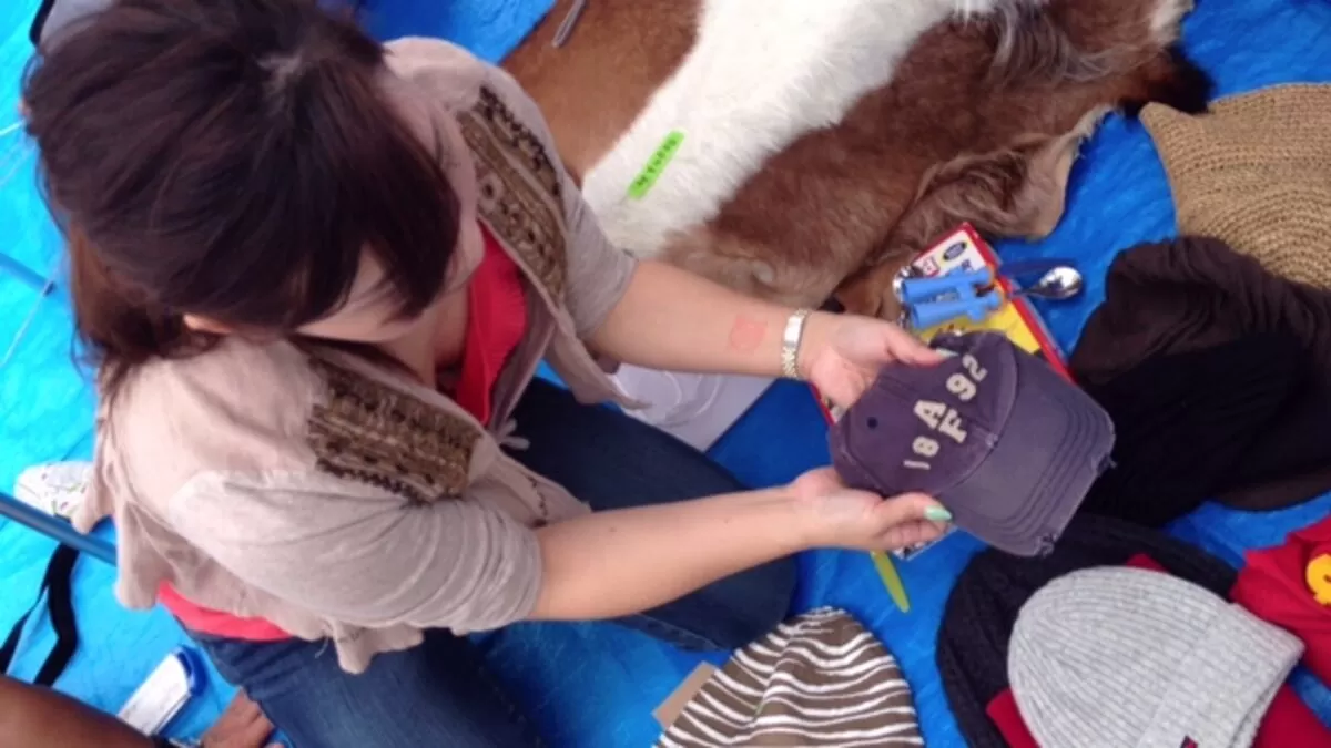 人妻胸チラエロ画像098