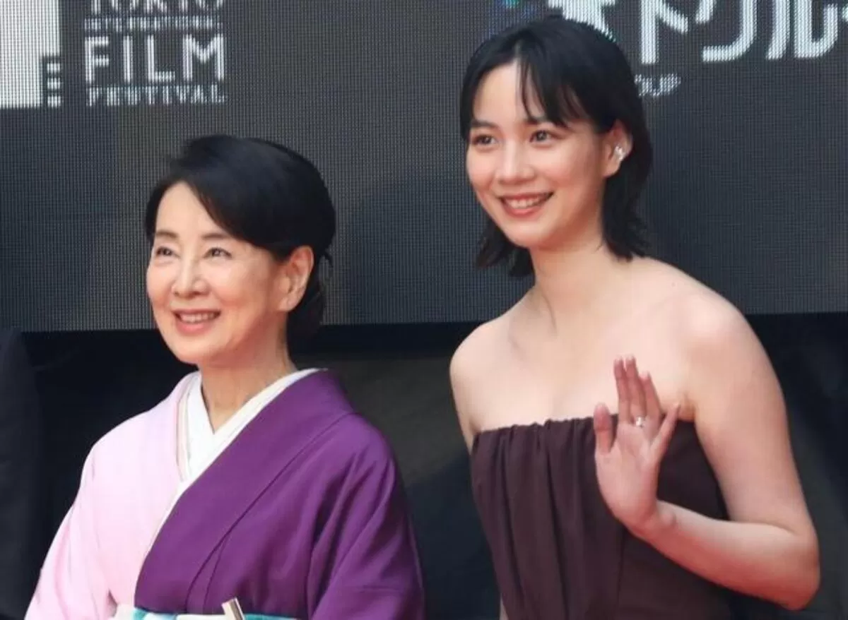 【画像】のん（元能年玲奈）、レッドカーペットで谷間丸出し露出！おっぱいデカなっとるやんｗｗｗ008