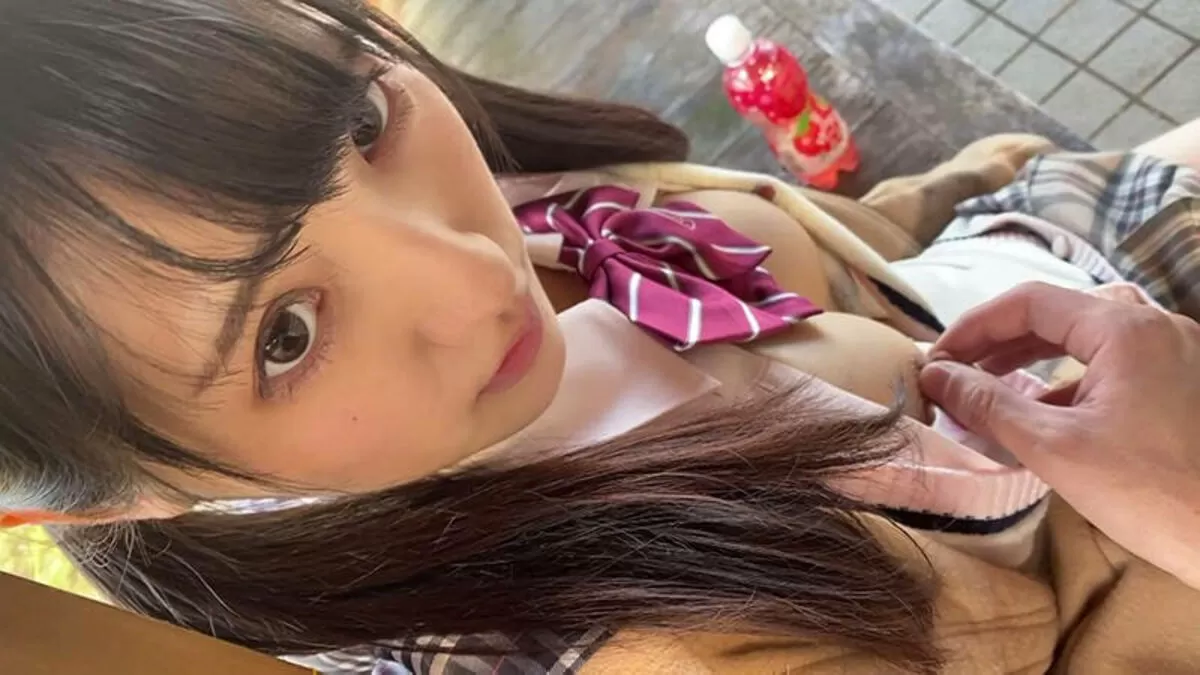 JKおっぱいエロ画像047