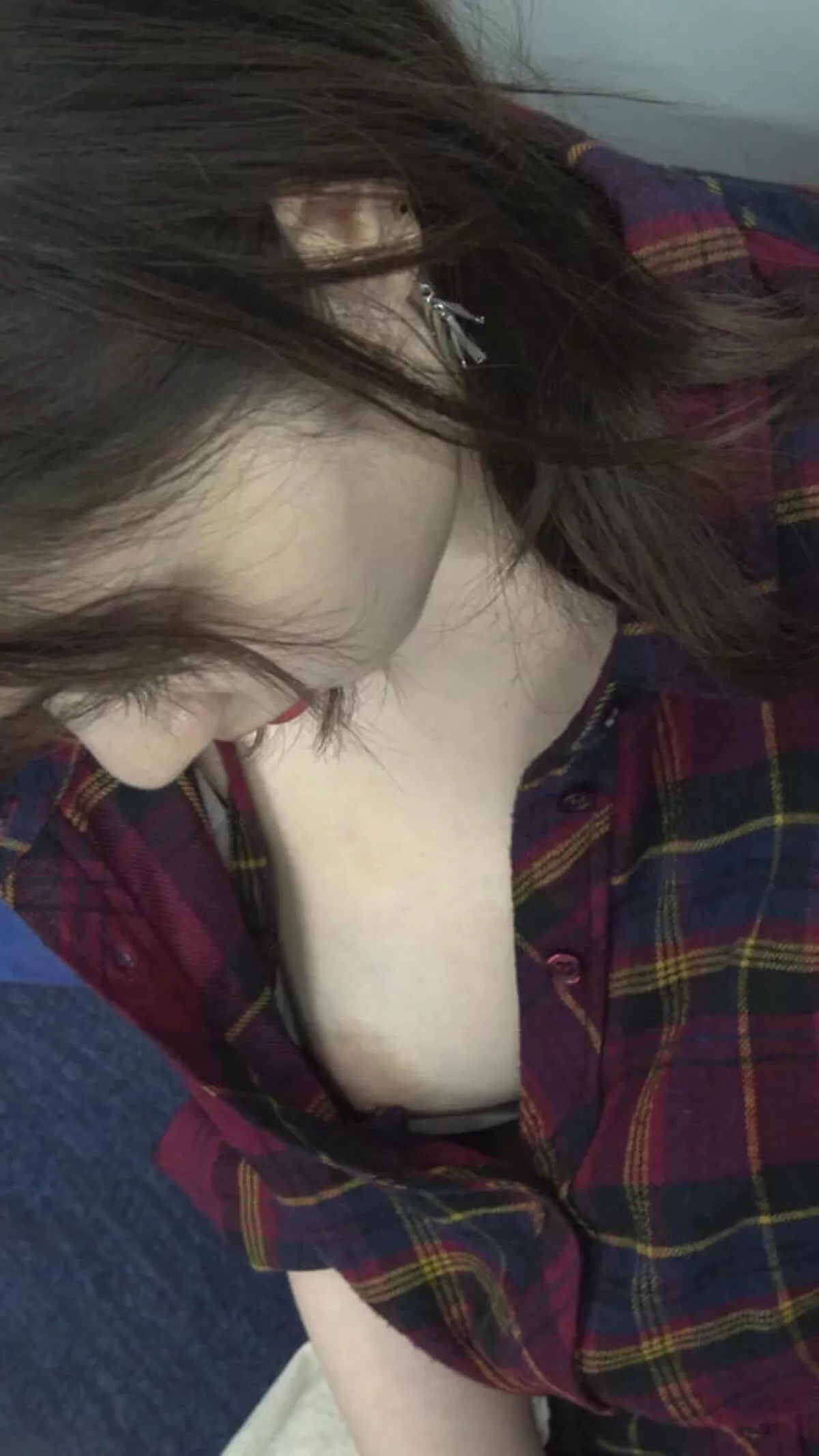 乳首が見えるエロ画像015