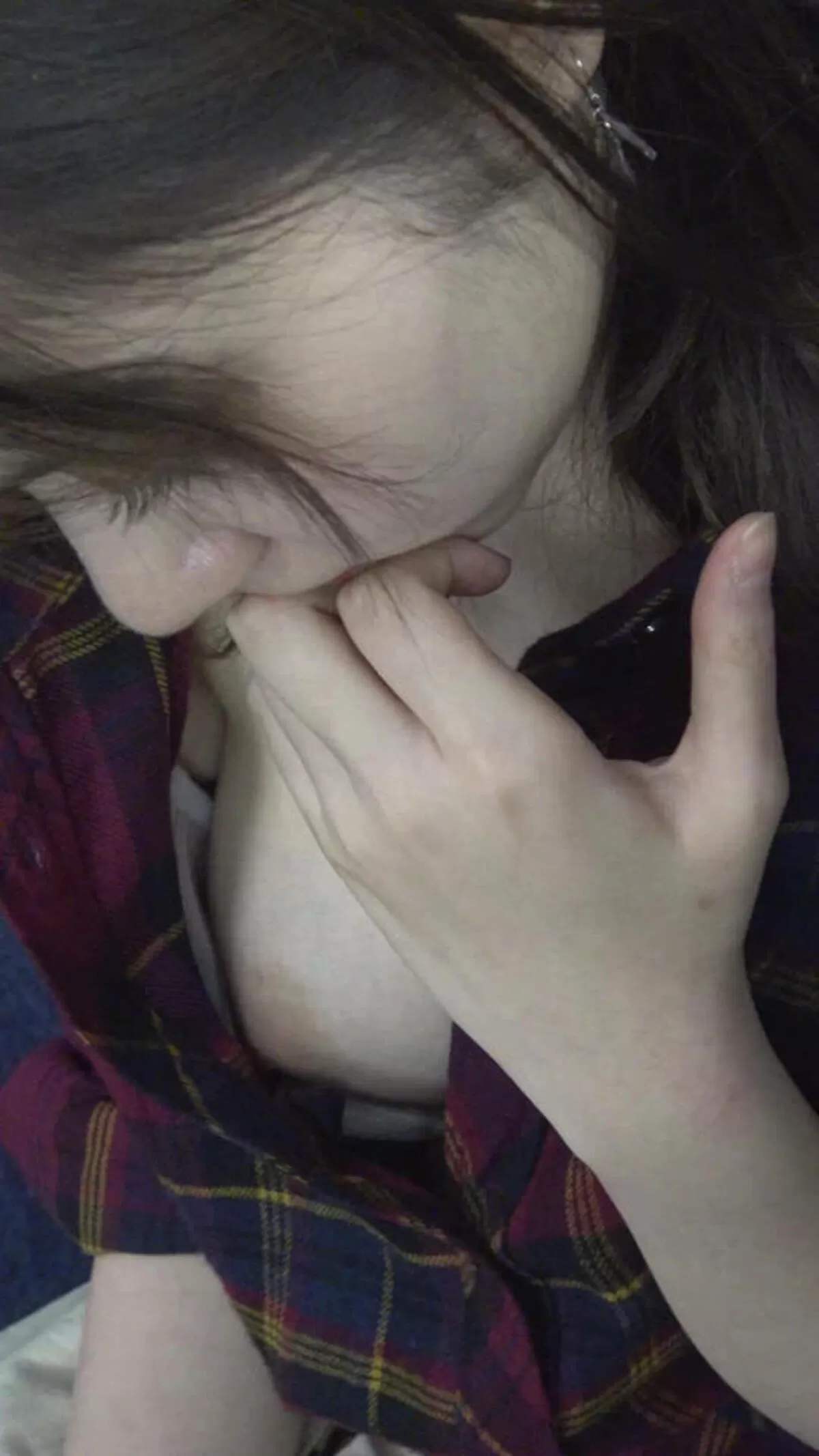 乳首が見えるエロ画像016