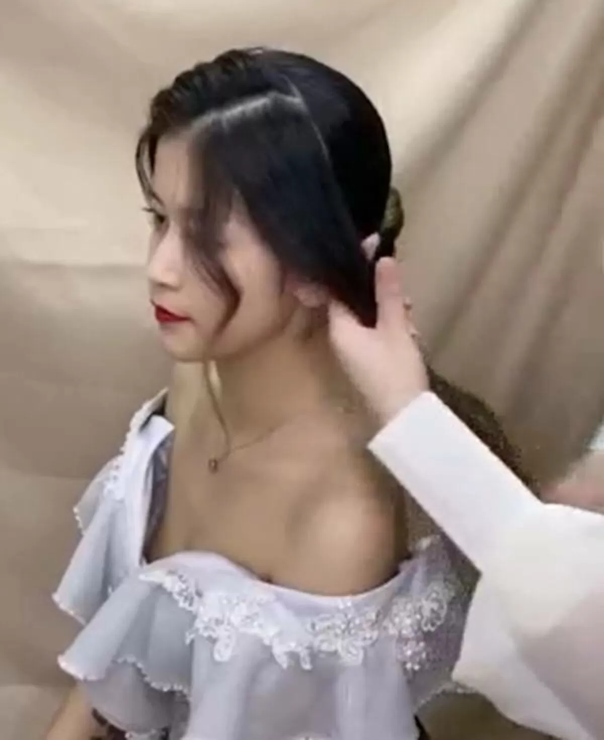 乳首が見えるエロ画像018