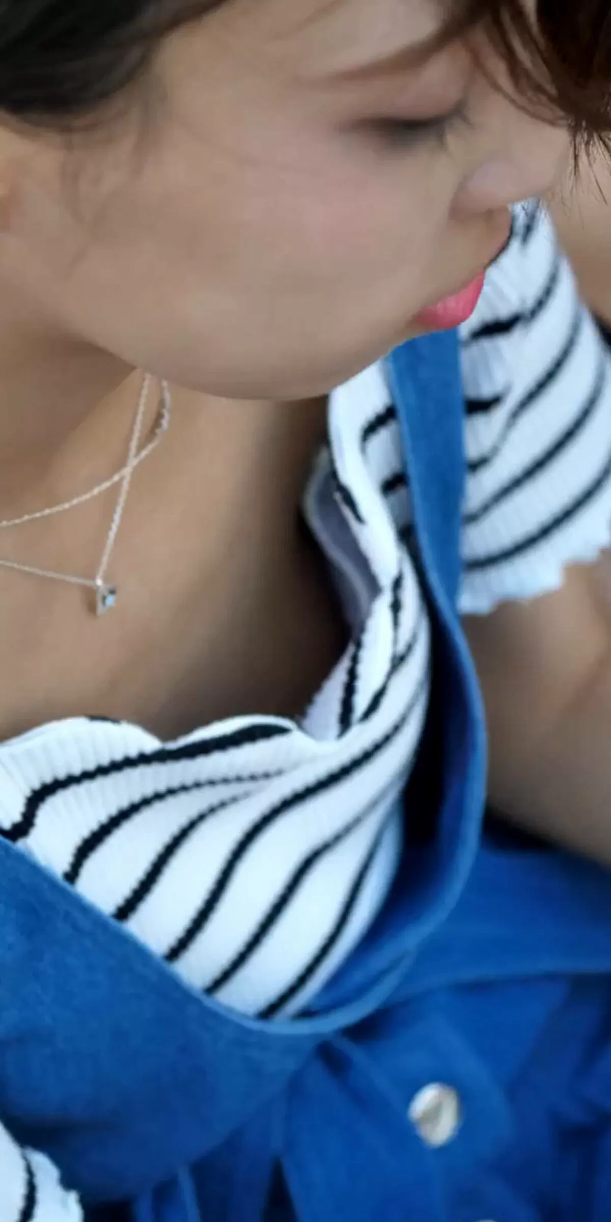 乳首が見えるエロ画像023