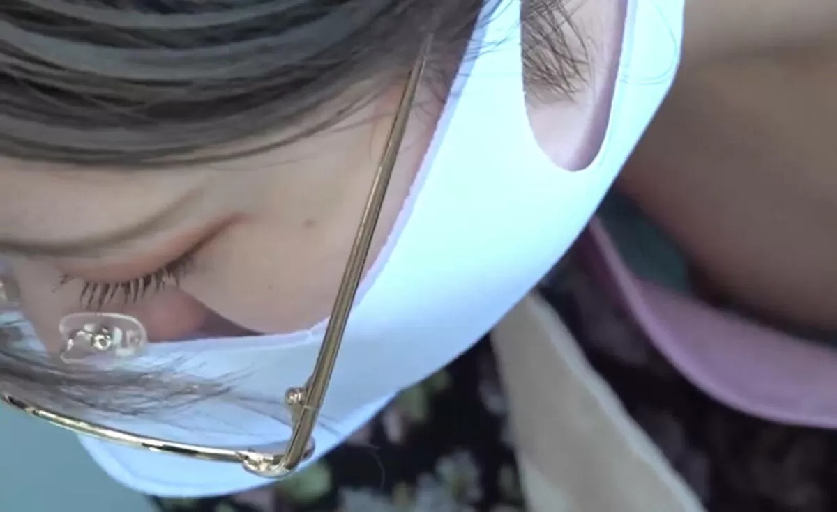 乳首が見えるエロ画像026