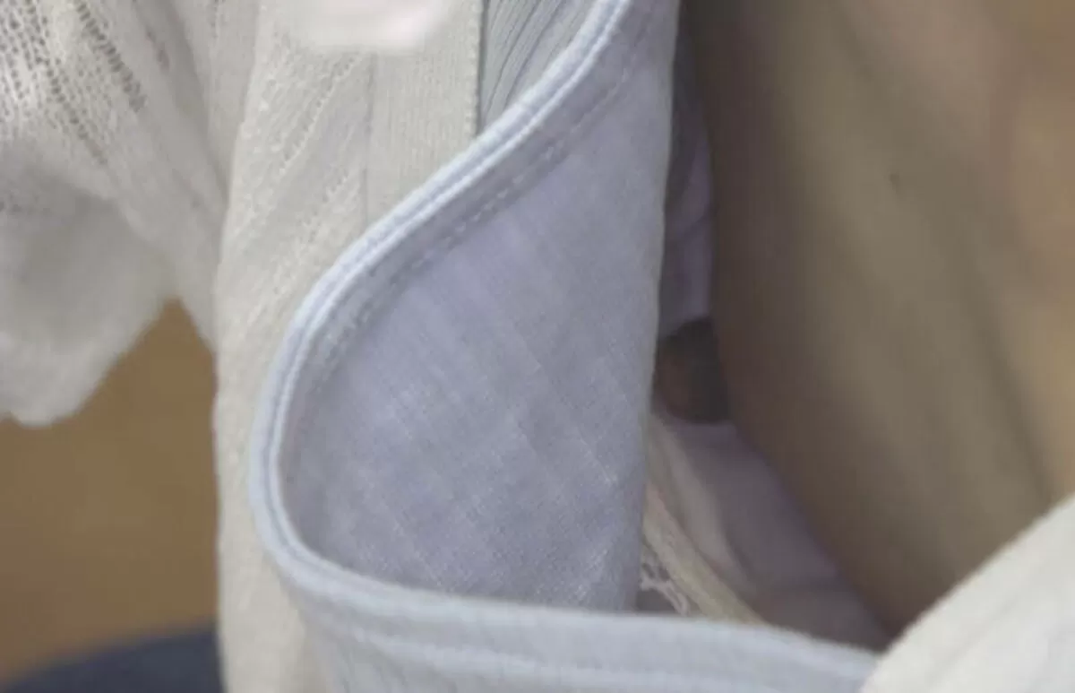 乳首が見えるエロ画像049