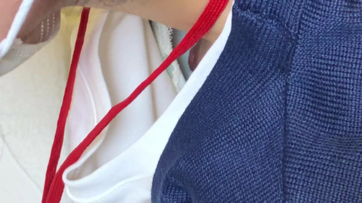 乳首が見えるエロ画像054