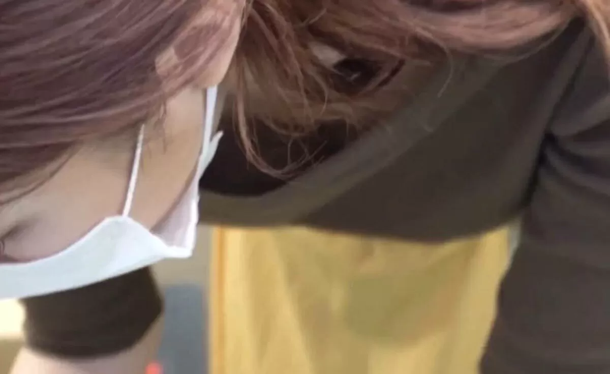 乳首が見えるエロ画像061