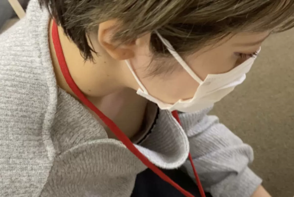 乳首が見えるエロ画像064