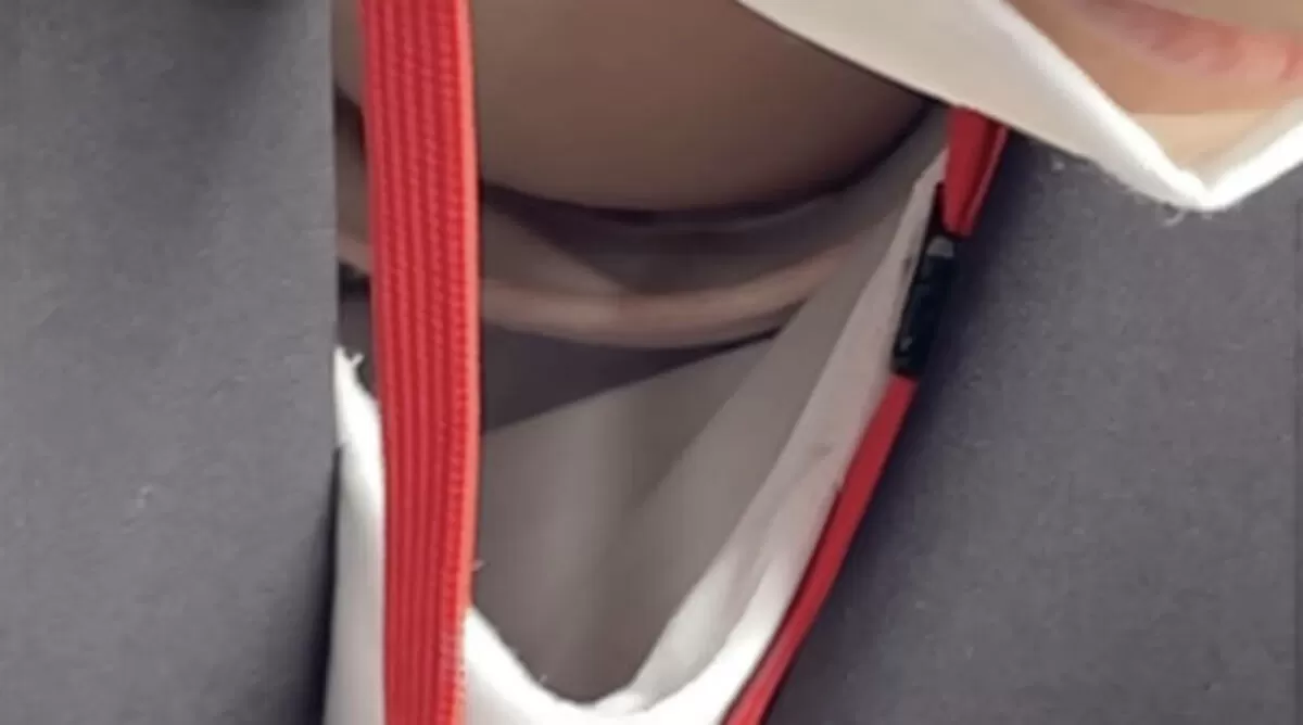 乳首が見えるエロ画像067