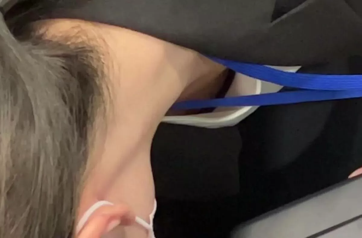 乳首が見えるエロ画像074