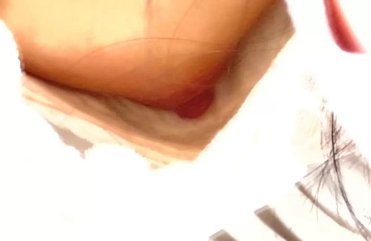 乳首が見えるエロ画像084