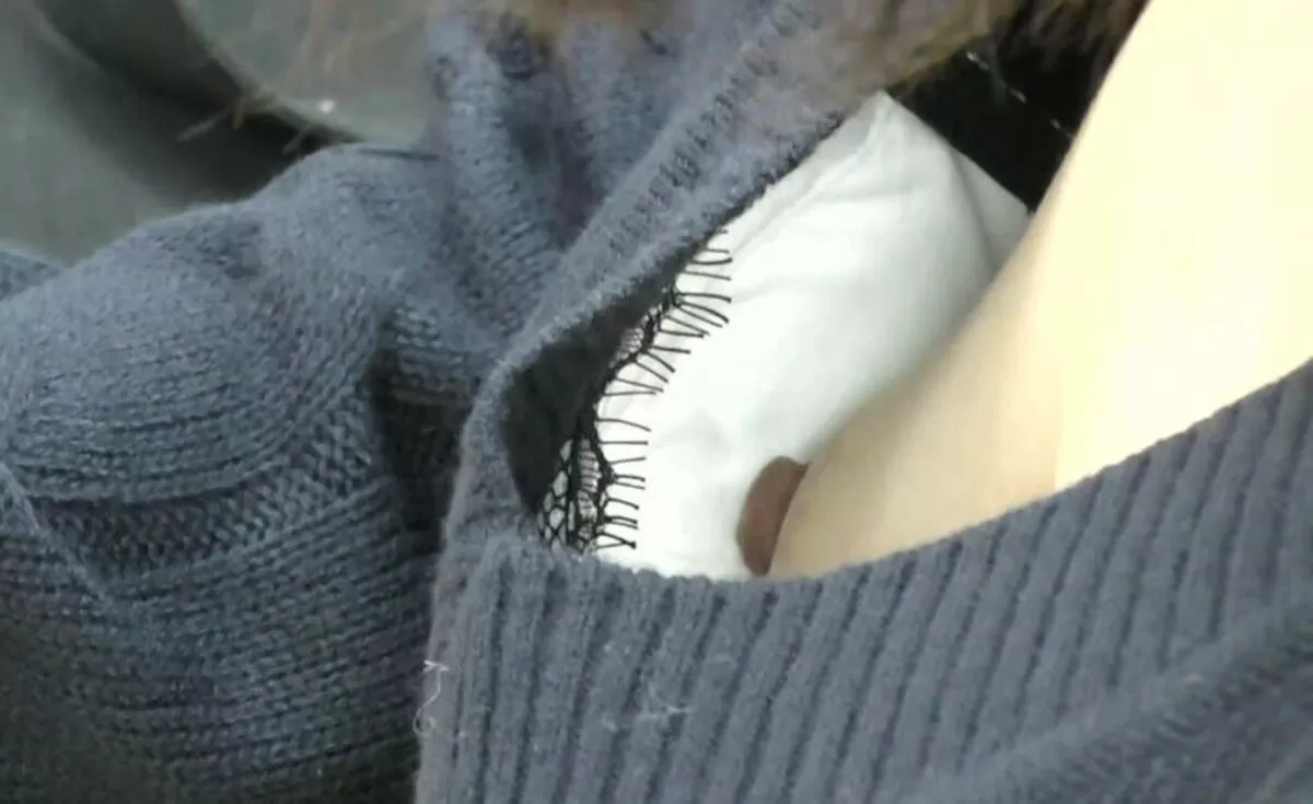 乳首が見えるエロ画像114