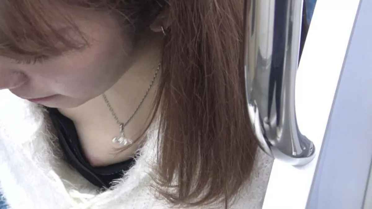 乳首が見えるエロ画像119