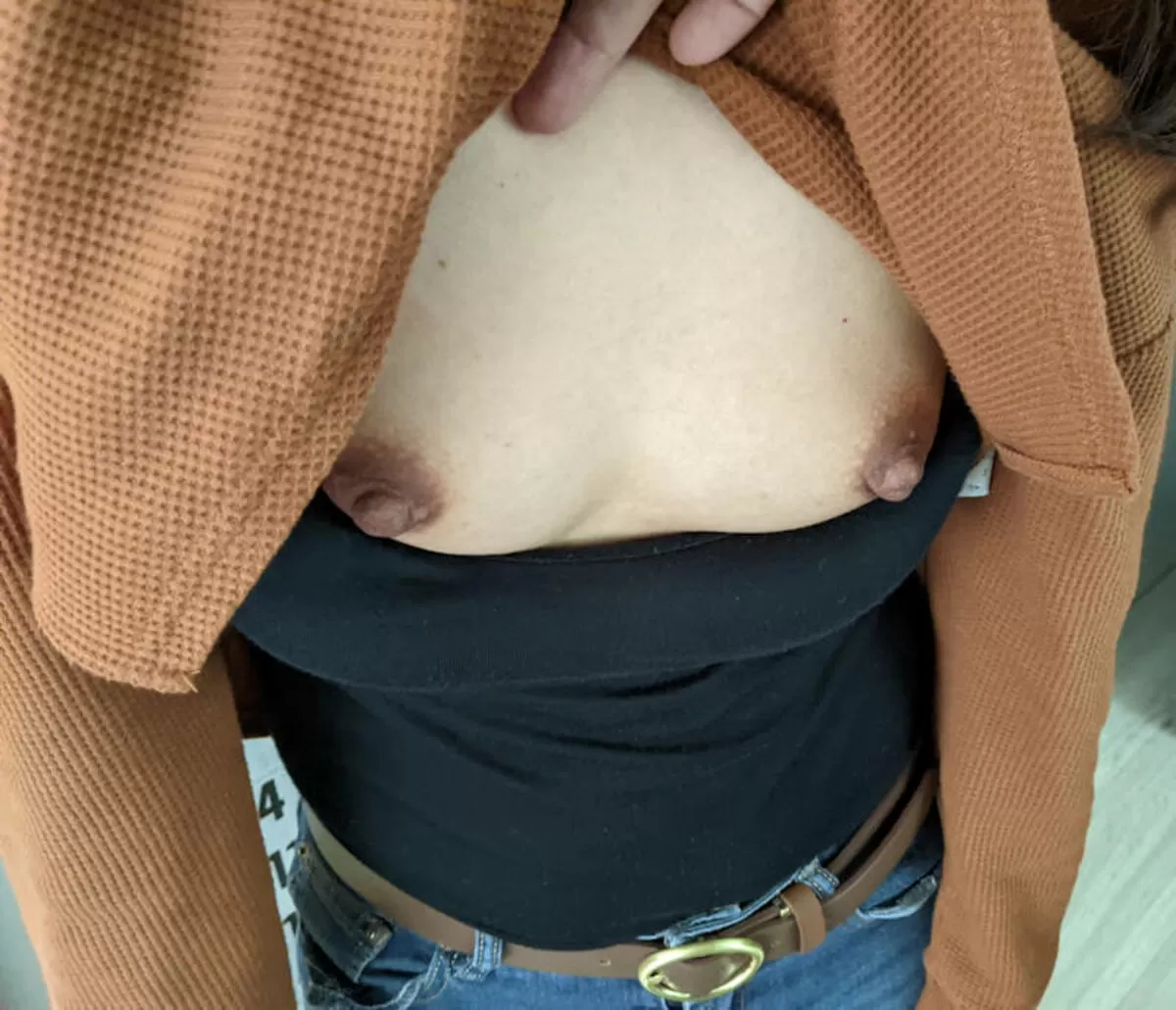 貧乳人妻エロ画像051