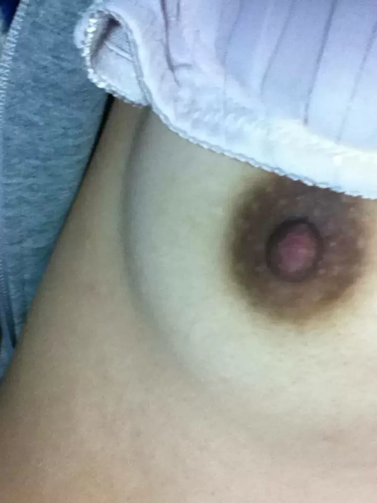 勃起乳首エロ画像042