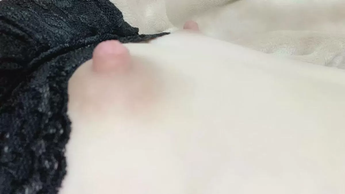 勃起乳首エロ画像058