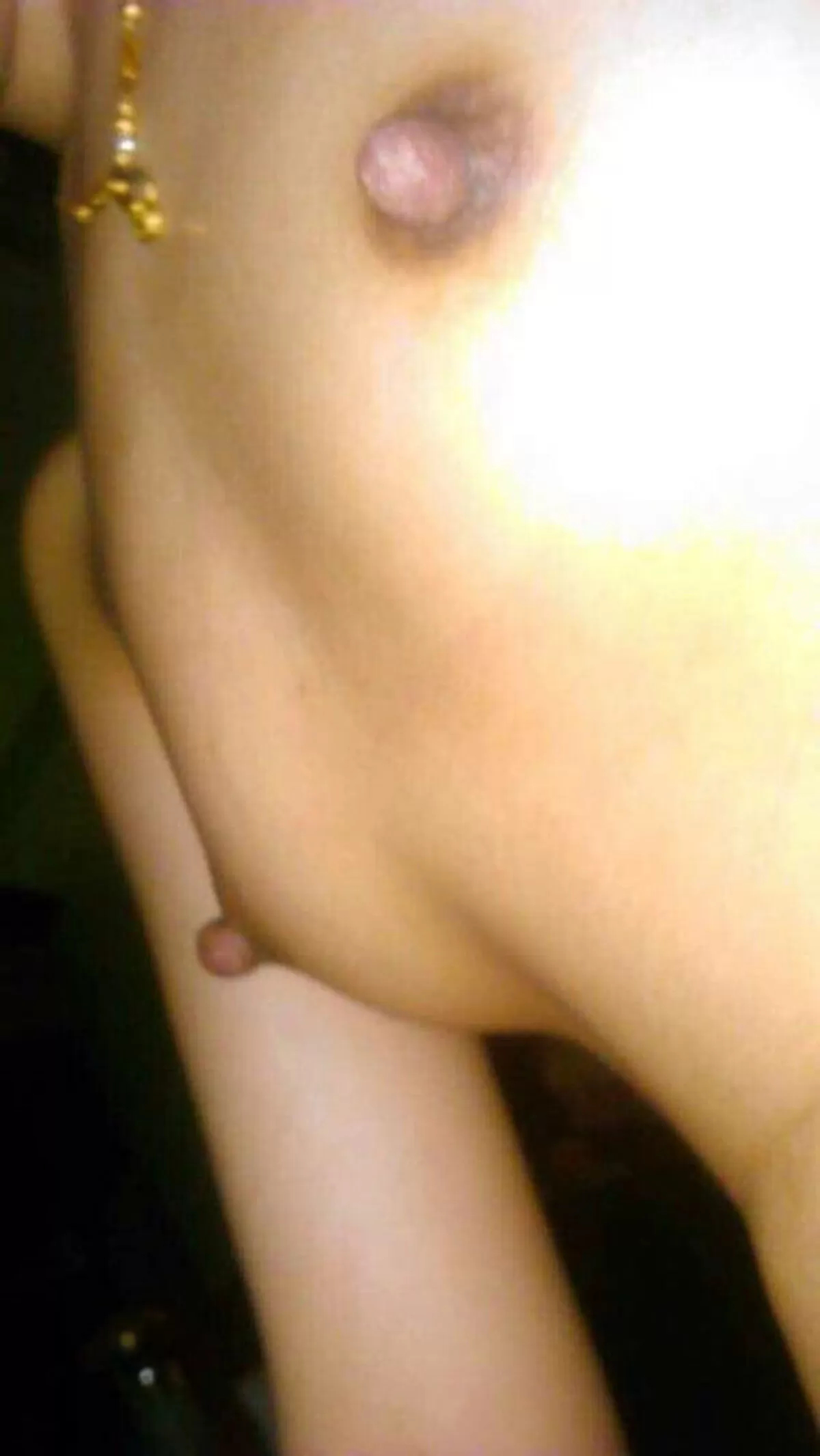 勃起乳首エロ画像062