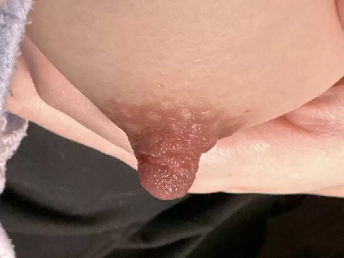 勃起乳首エロ画像076