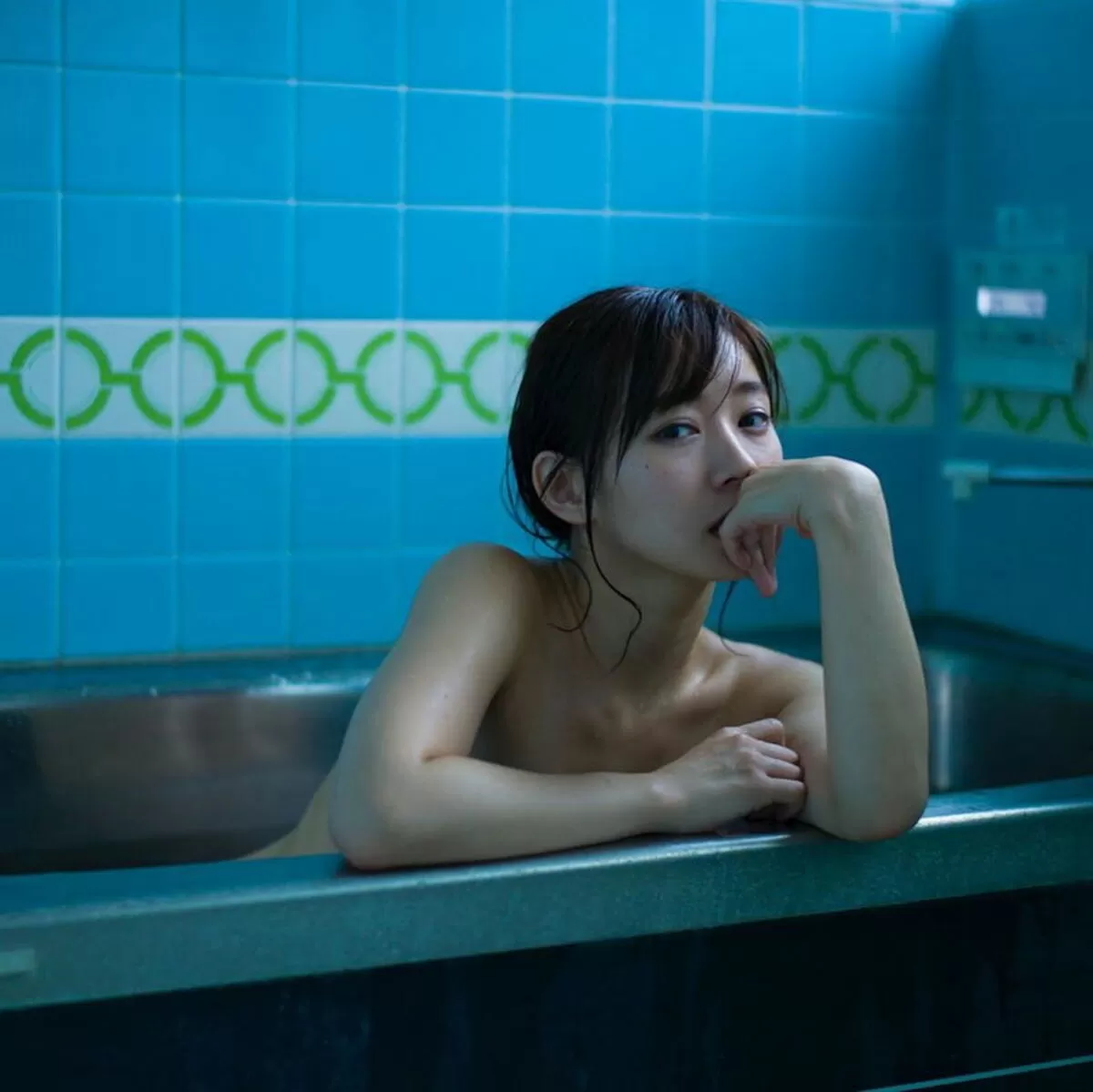 階戸瑠李エロ画像016