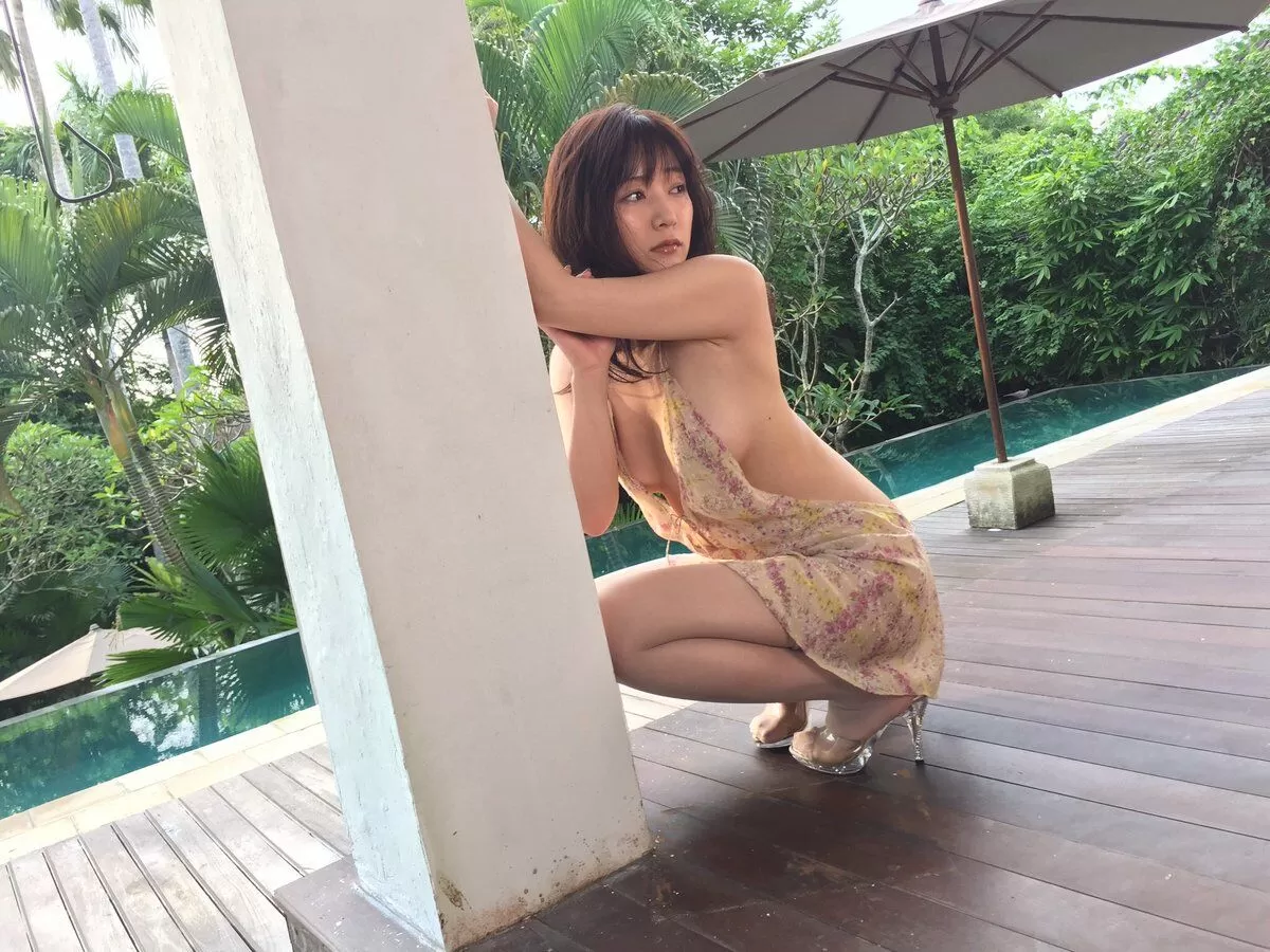 階戸瑠李エロ画像036