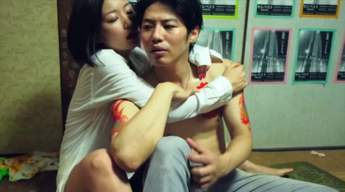 階戸瑠李エロ画像044