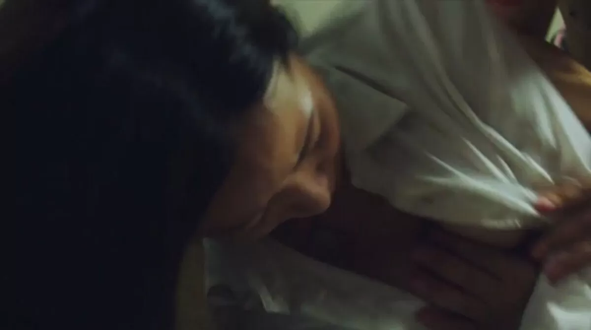 階戸瑠李エロ画像047