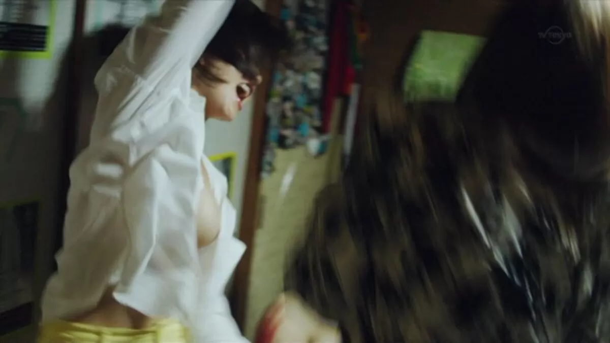 階戸瑠李エロ画像051