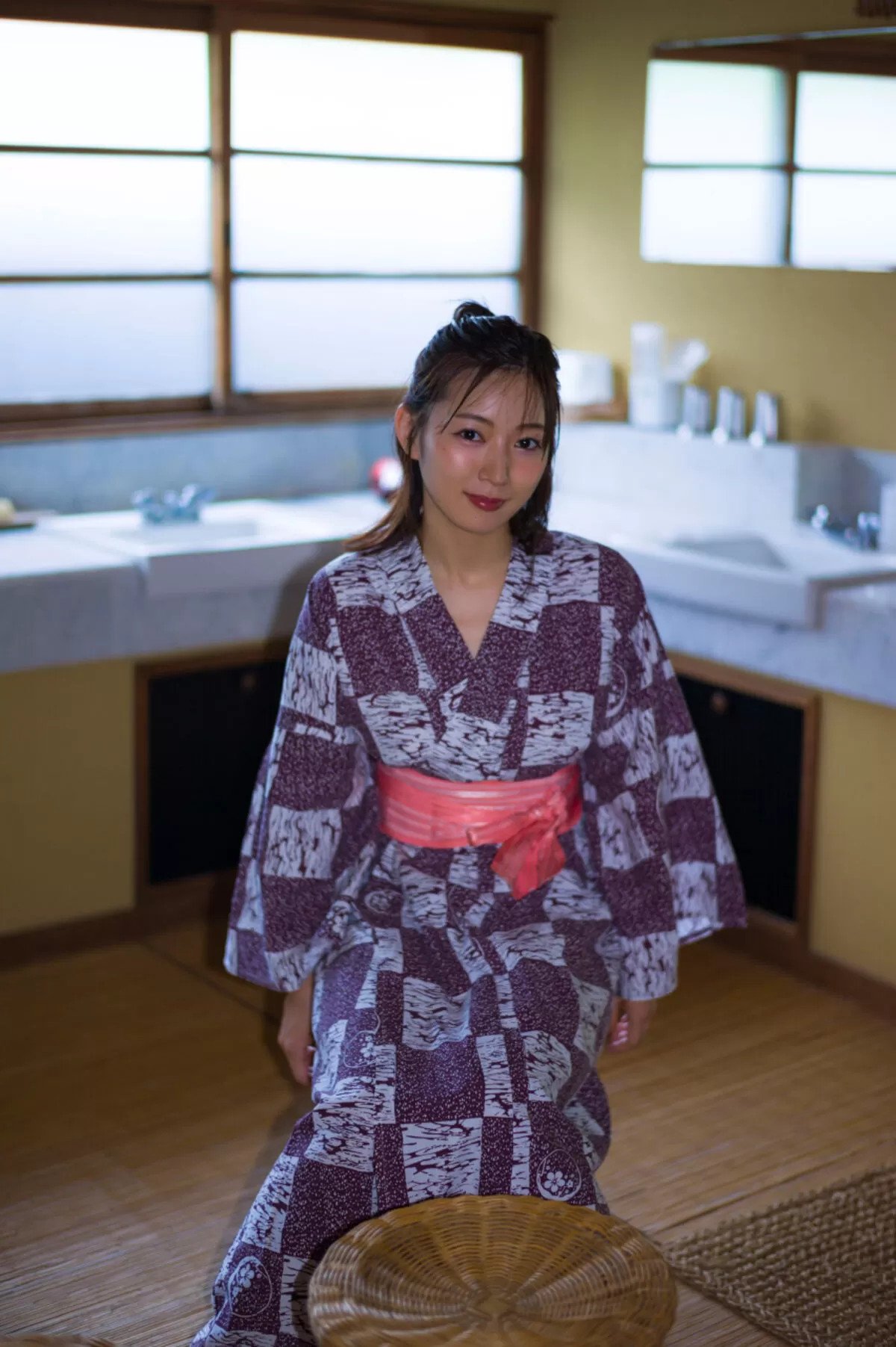 階戸瑠李エロ画像061