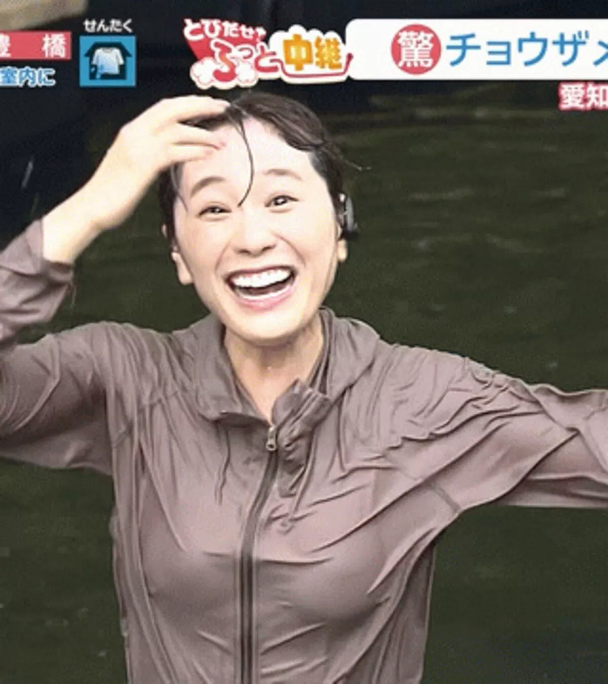 【画像】メ~テレ小松﨑花菜アナ、生中継でびしょ濡れおっぱい&乳輪透け疑惑www010