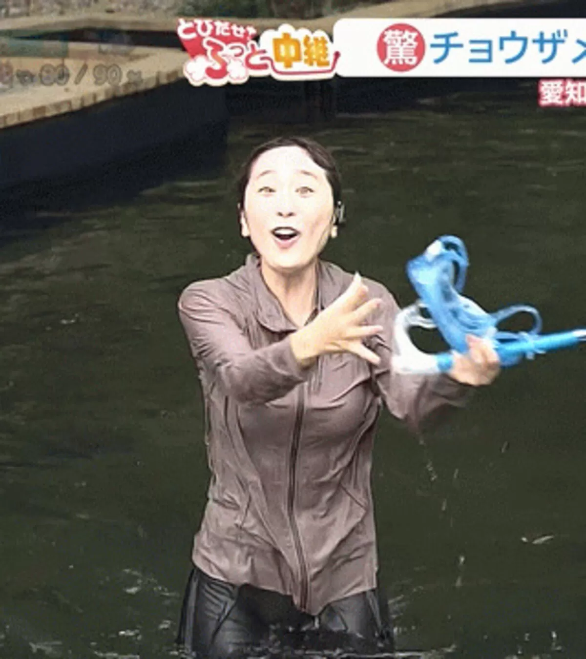 【画像】メ~テレ小松﨑花菜アナ、生中継でびしょ濡れおっぱい&乳輪透け疑惑www012