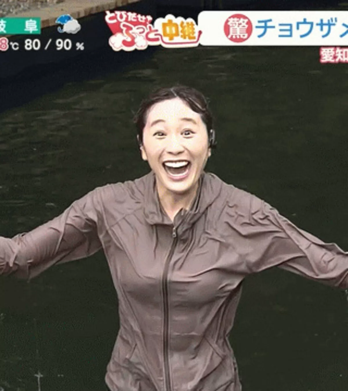 【画像】メ~テレ小松﨑花菜アナ、生中継でびしょ濡れおっぱい&乳輪透け疑惑www014