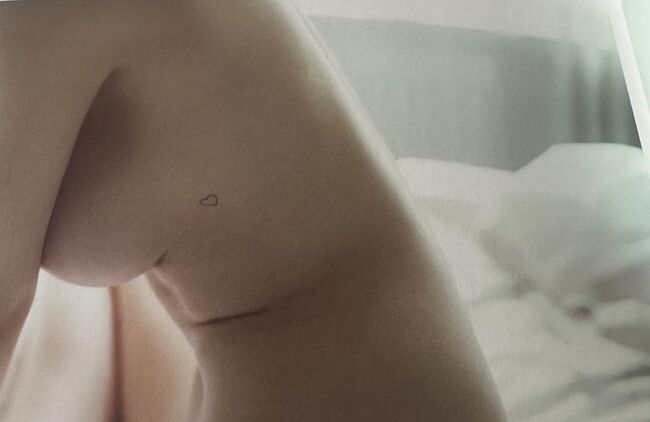 【画像】元欅坂46長濱ねる、衝撃の半裸ショットよりも淫乱タトゥー発覚でプチ炎上!001