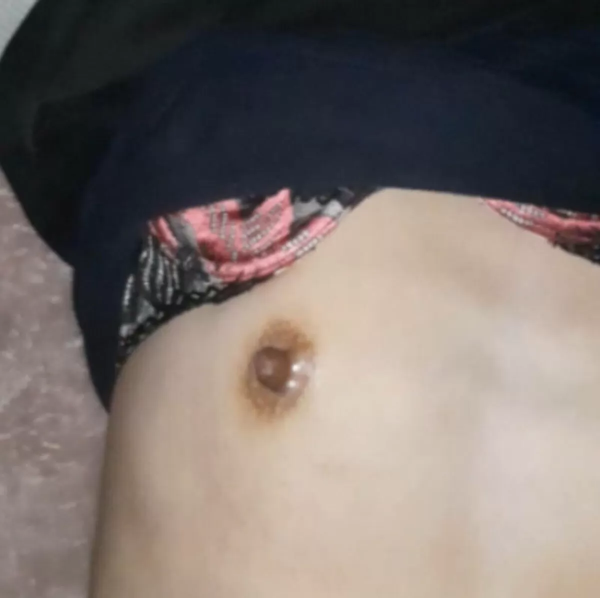 人妻乳首エロ画像034