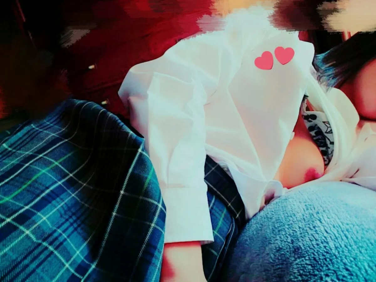 JKの乳首エロ画像059