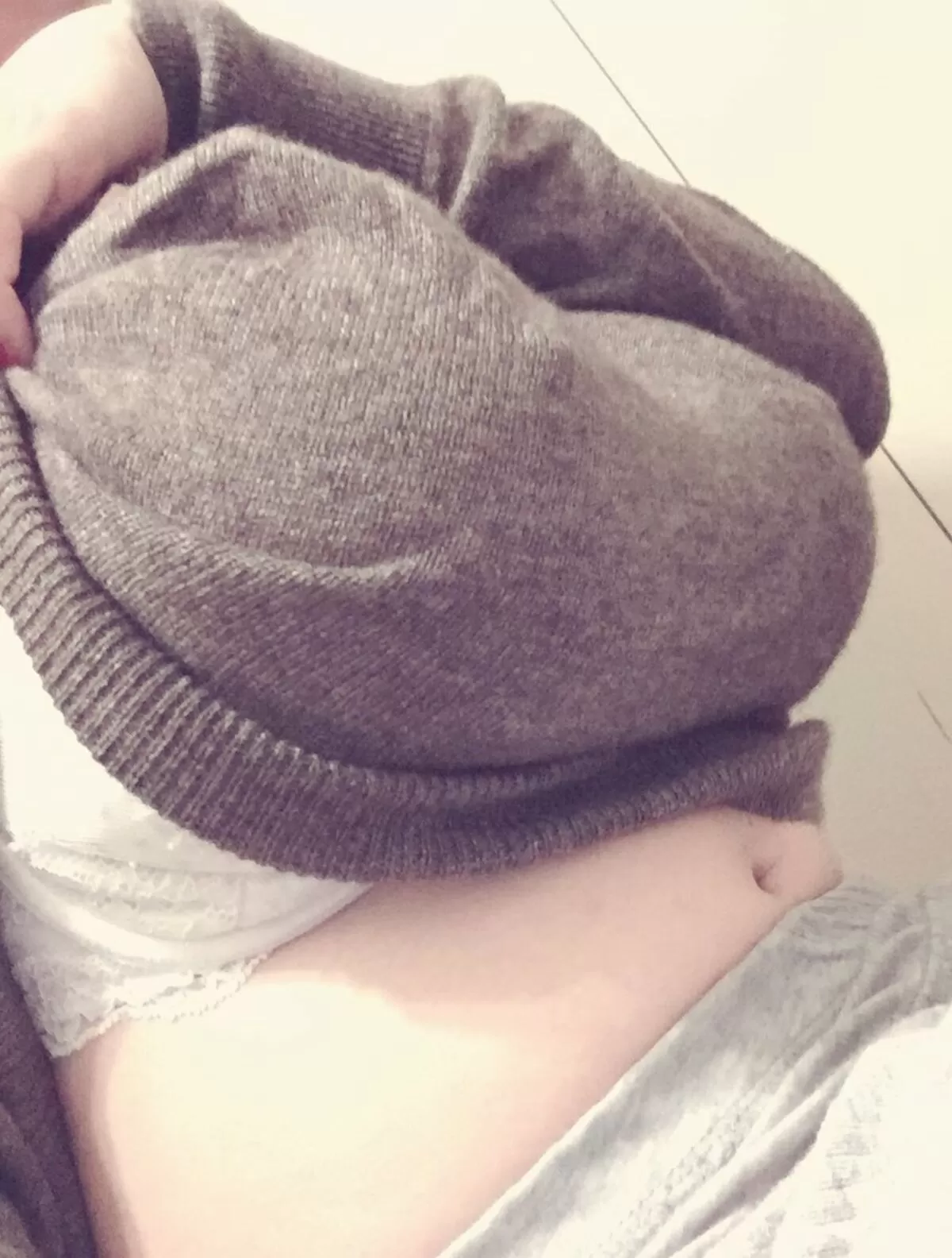 乳袋がくっきりなエロいおっぱい画像001