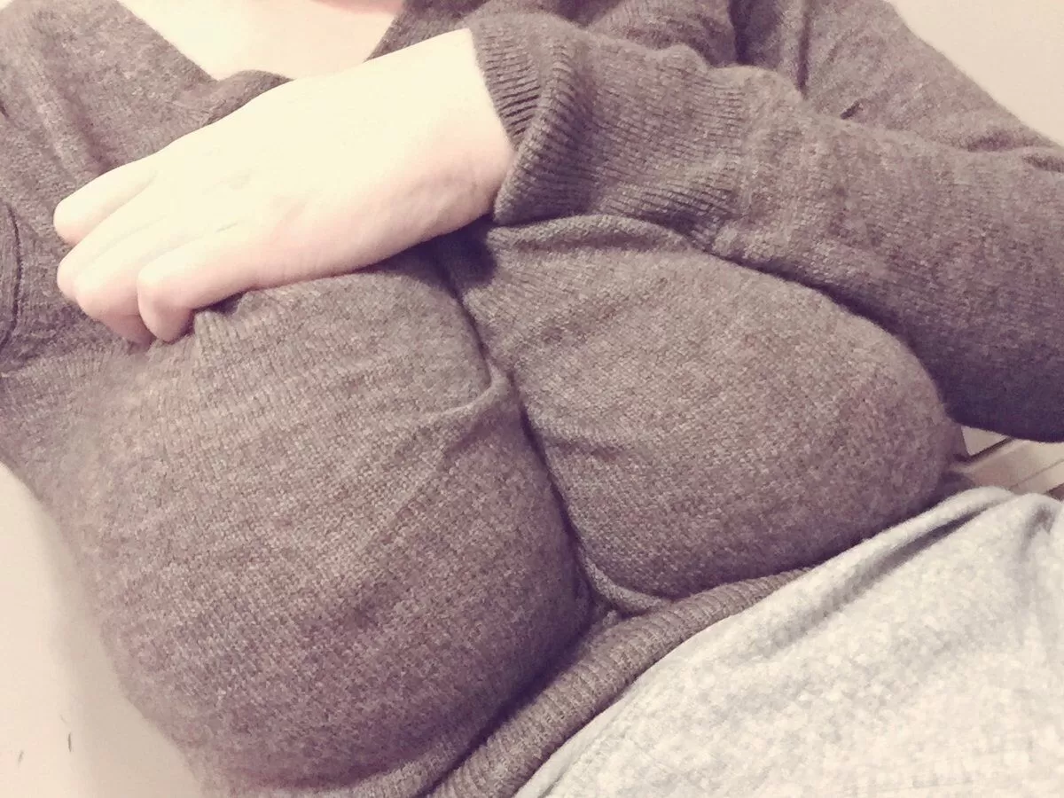 乳袋がくっきりなエロいおっぱい画像002