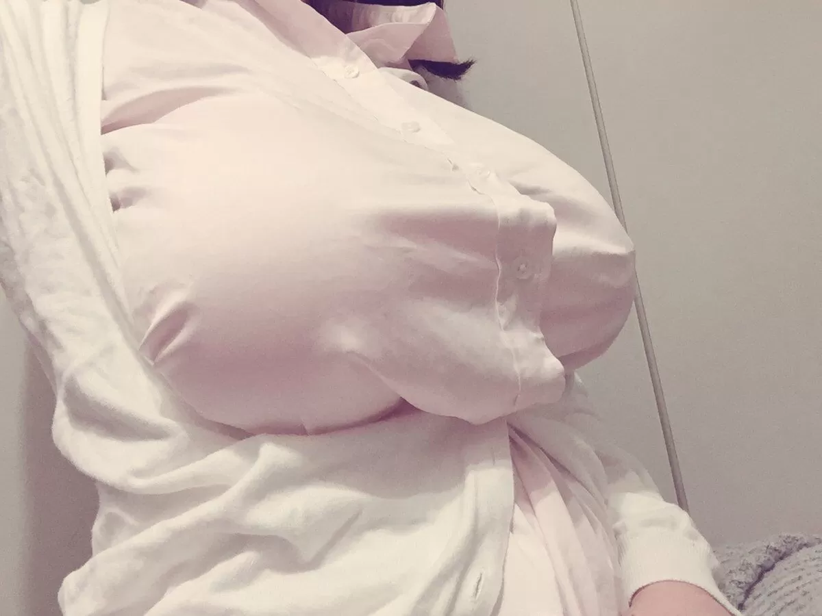 乳袋がくっきりなエロいおっぱい画像005