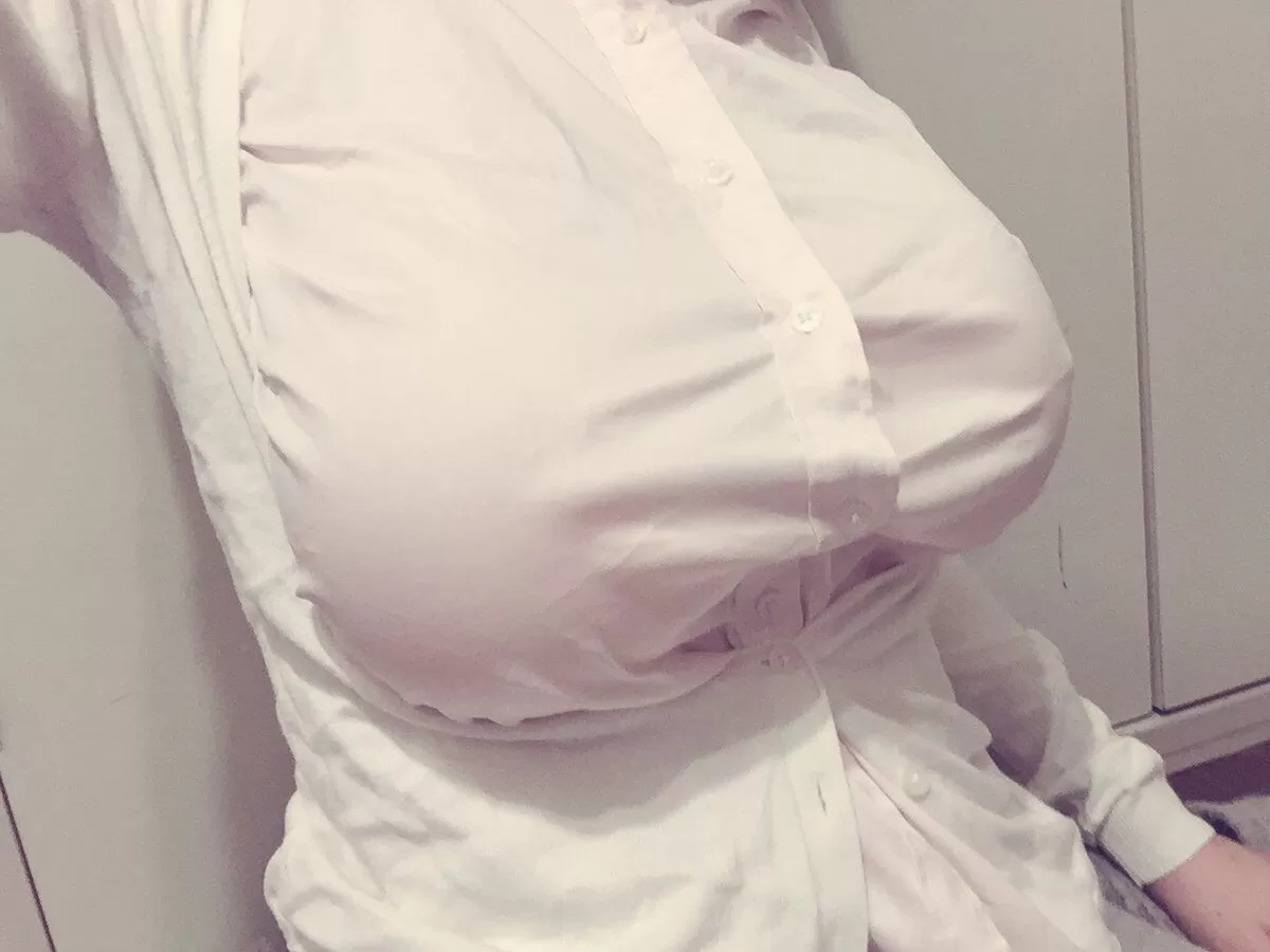 乳袋がくっきりなエロいおっぱい画像006