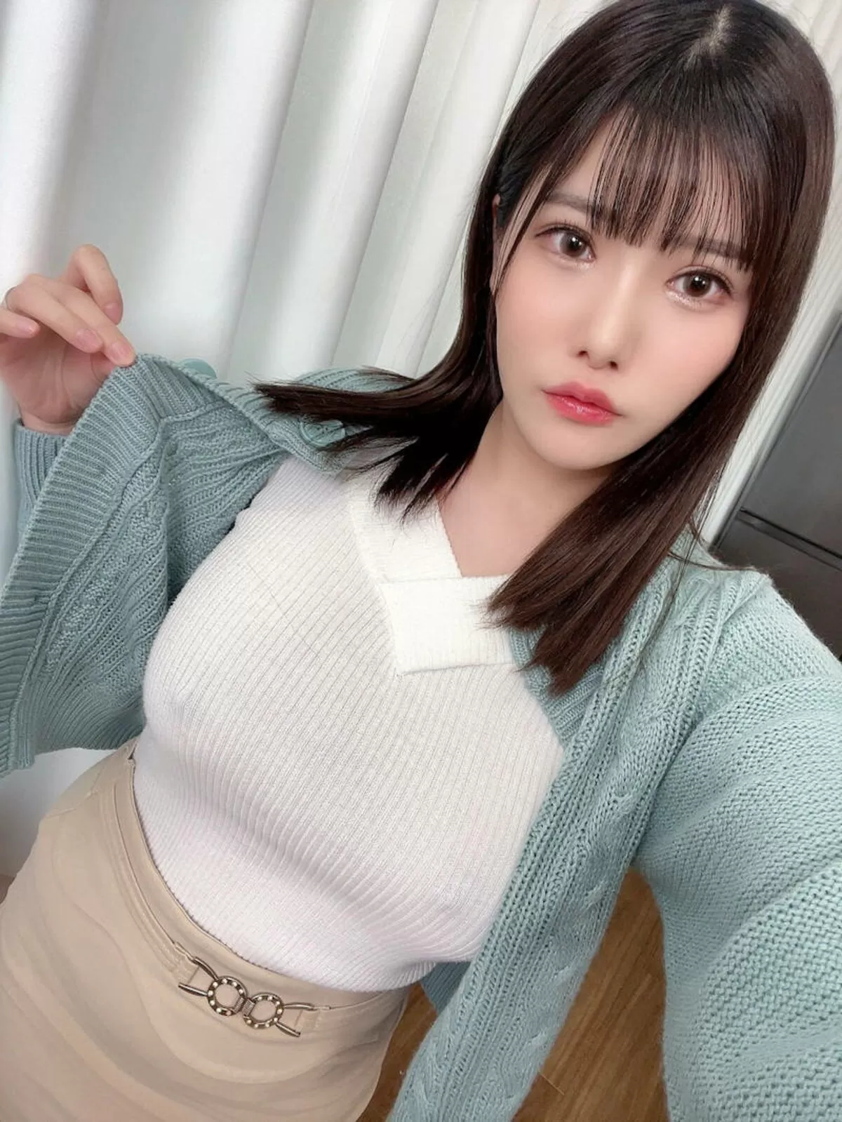 乳袋がくっきりなエロいおっぱい画像073