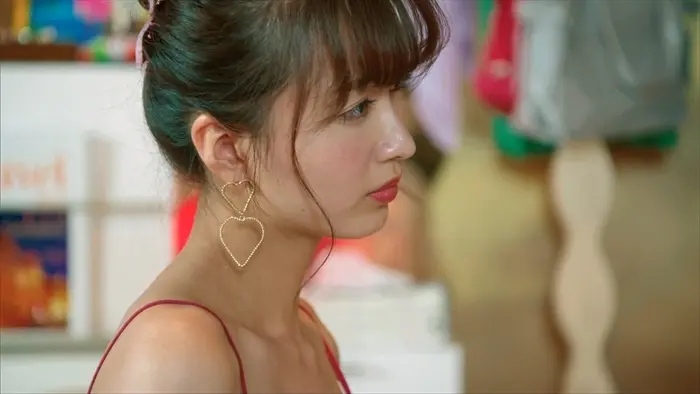 岡崎紗絵エロ画像015