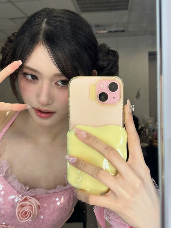 【画像6枚＋動画】韓国アイドルIVEイソがステージでハミケツ＆パイパンチラリの大事故！005