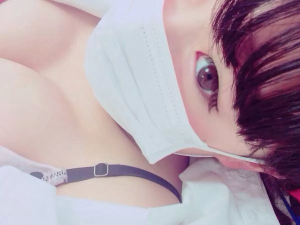 JKの谷間エロ画像025