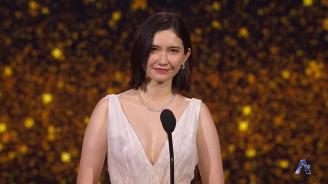 【画像24枚】モデル市川紗椰がクランチロール・アニメアワード2025で過激ドレス谷間おっぱい披露!008