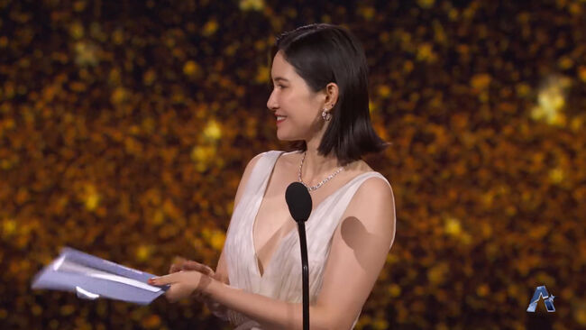 【画像24枚】モデル市川紗椰がクランチロール・アニメアワード2025で過激ドレス谷間おっぱい披露!011