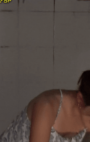 【画像8枚】元NHK中川安奈アナが「超なるほど!ザ・ワールド」でおっぱいのゆるゆる谷間を披露してしまう放送事故！008