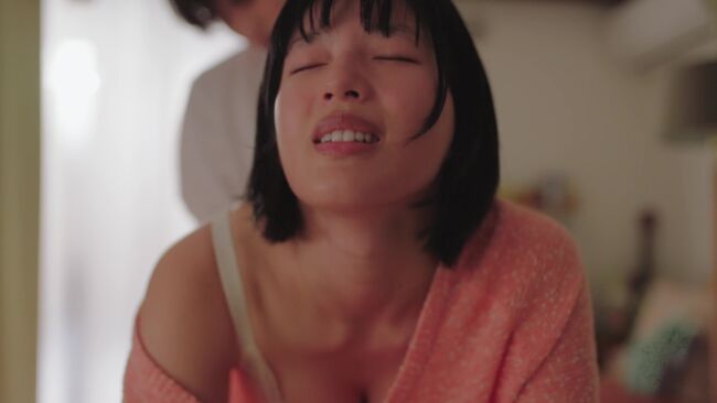 【画像18枚】聖ラブサバイバーズ第1話で元E-girls石井杏奈が後背位谷間見せ濡れ場！003