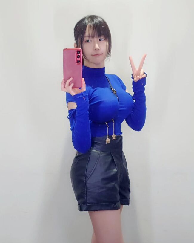 【画像6枚】声優・小岩井ことりが着衣巨乳パイスラ自撮りを投稿!ロケットおっぱいすぎる!004