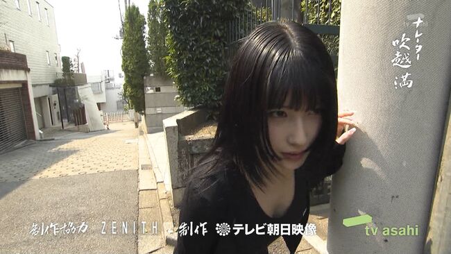 【画像8枚】全力坂で森嶋あんりが屈み胸チラで谷間晒す!005