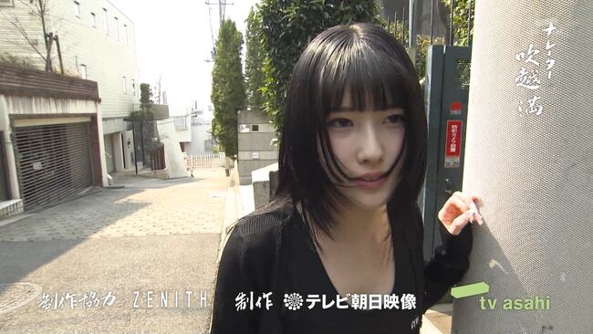 【画像8枚】全力坂で森嶋あんりが屈み胸チラで谷間晒す!006